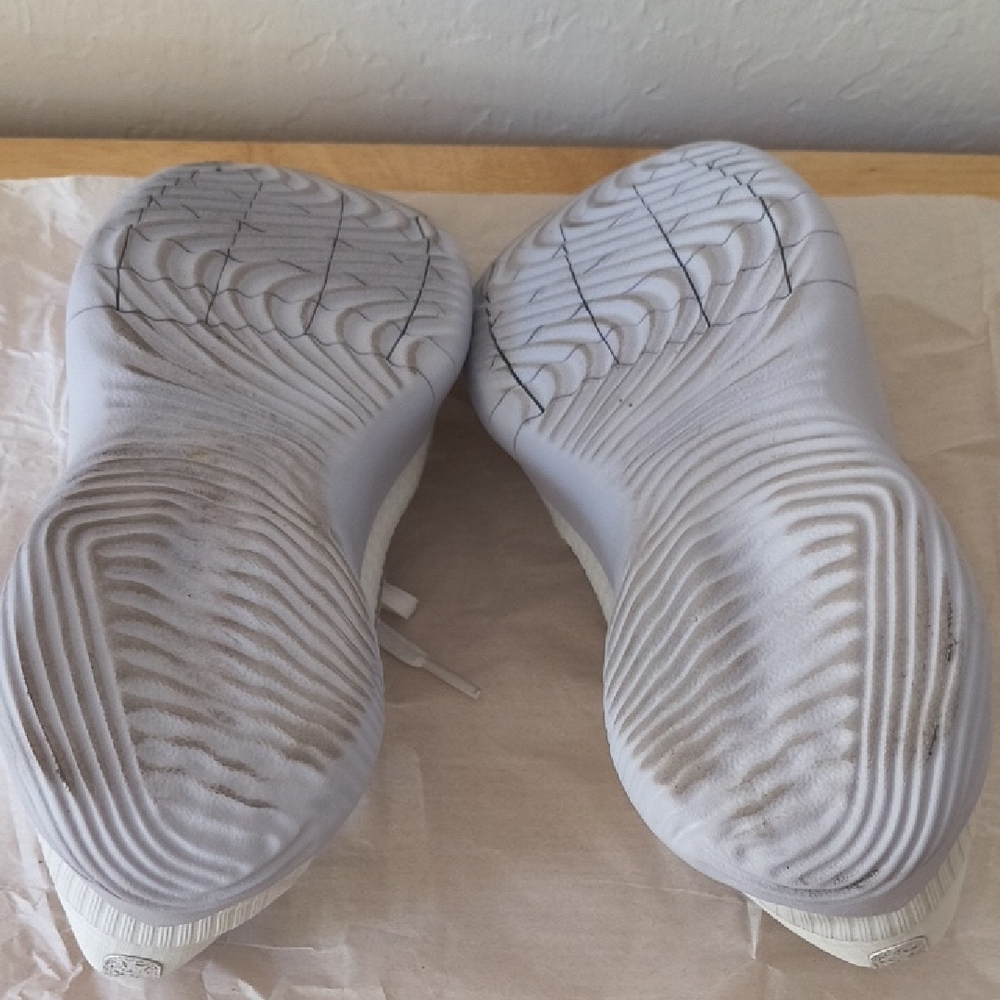 Nike Flex White and Gray Running Shoes - Picture 6 of 6